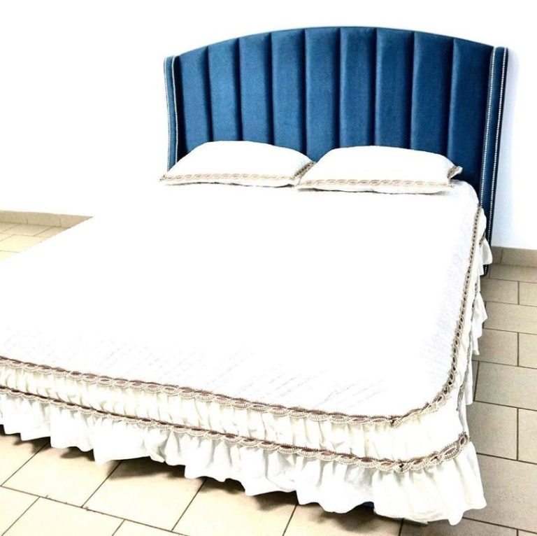 Кровать с большим мягким изголовьем фото 131
